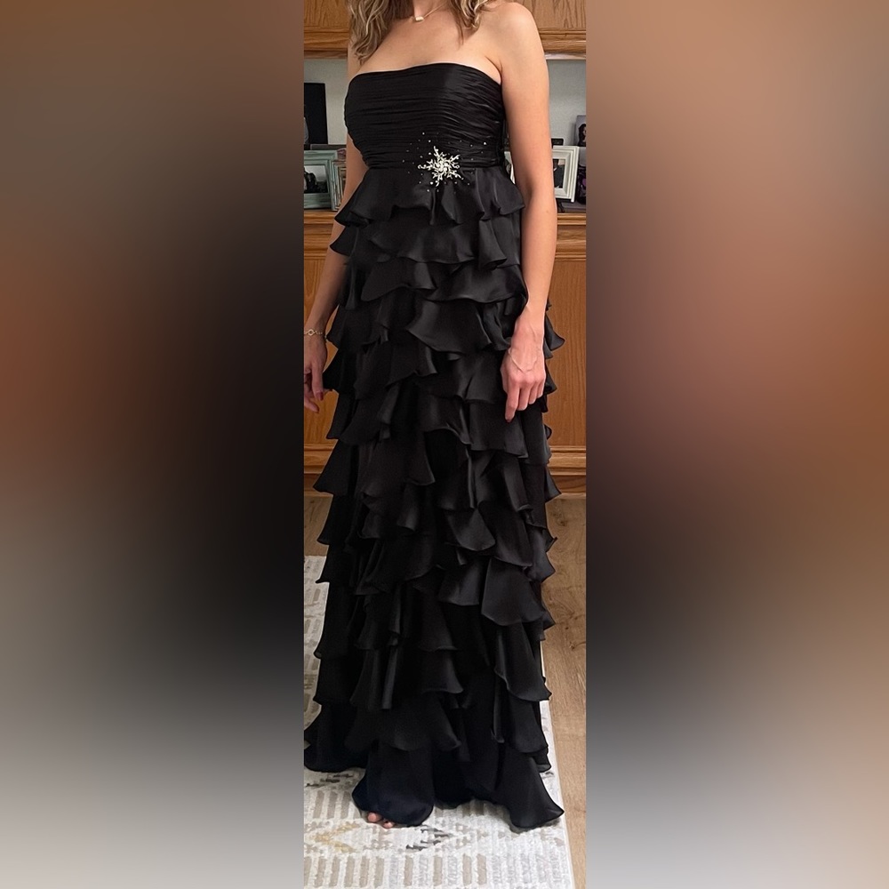 JS BOUTIQUE Tiered Satin Strapless Gown